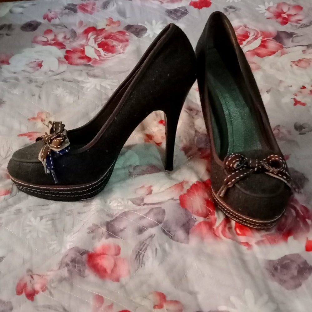 High heel shoe